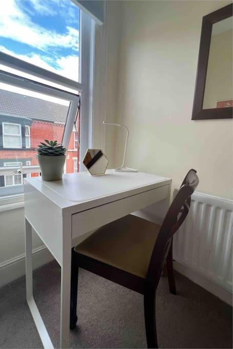 2025 Award Winner Liverpool Strawberry House - 3 Bedrooms מראה חיצוני תמונה