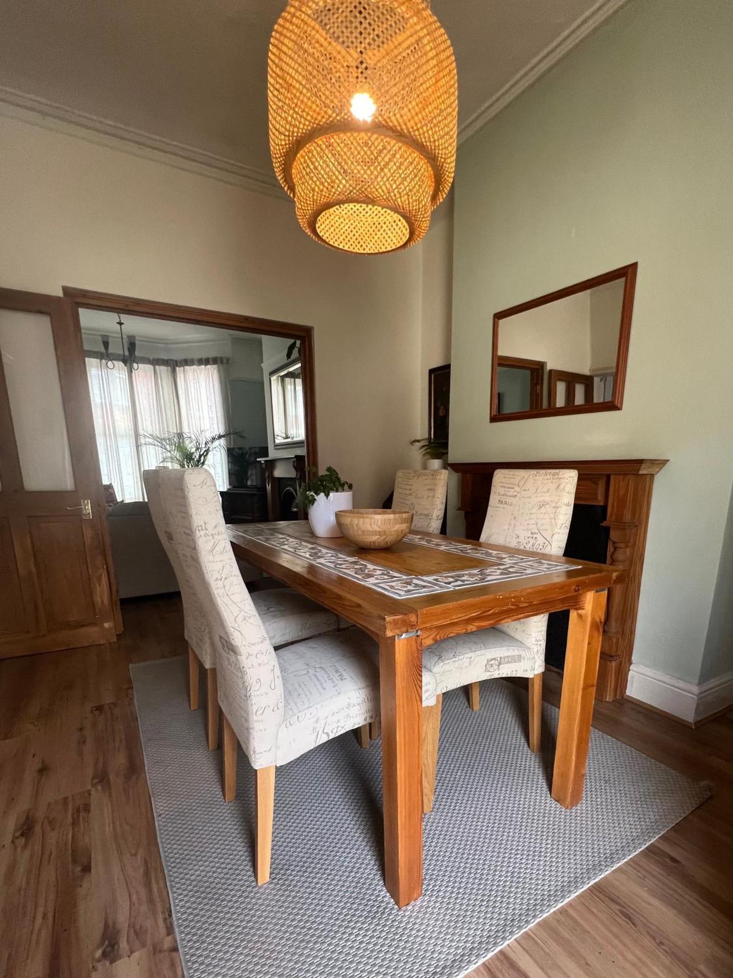 2025 Award Winner Liverpool Strawberry House - 3 Bedrooms מראה חיצוני תמונה